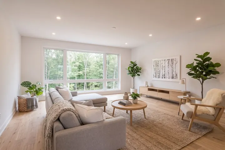 Le même salon, meublé virtuellement en style scandinave